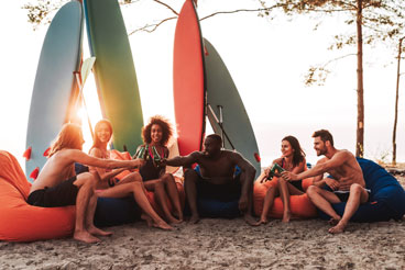 Verbringe Deinen Surfurlaub mit Freunden und geniesse die Zeit am Strand
