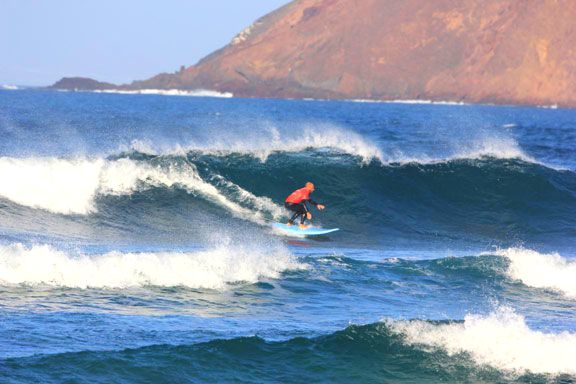 Advanced surfing in the surfing paradise of Fuerteventura