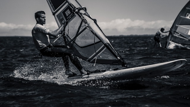 The history of learn windsurfing goes back to the 1950s