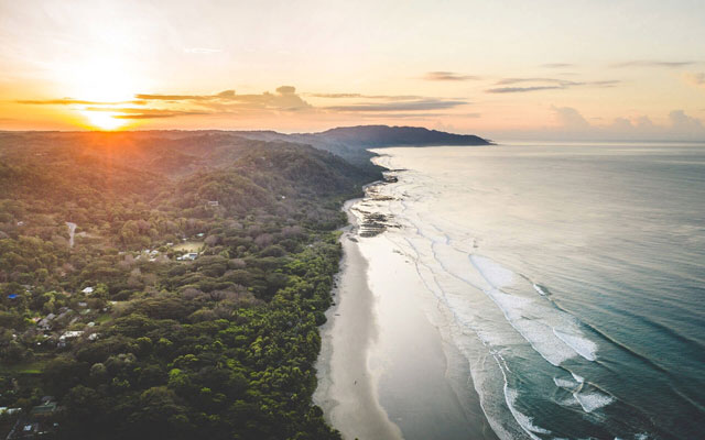 Wellenreiten in den besten Surfcamps Costa Ricas