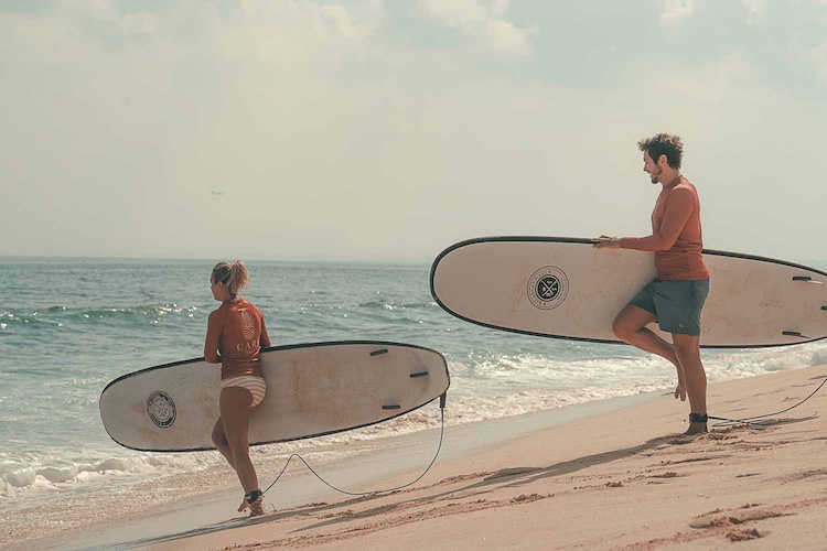 The surf course in Bali takes place directly on the island's most beautiful beaches